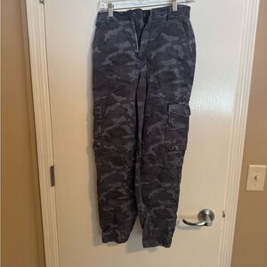 American Eagle Outfitters Gray Camouflage Cargo Pants